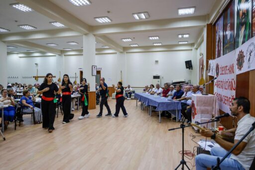 Cemil Tugay aşure lokmasını paylaştı