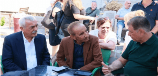 Cemil Tugay, gözaltındaki Onur Yiğit'in babası Ali Yiğit'i emniyet önünde