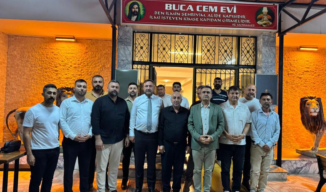 CHP İzmir İl Başkanı Utku Gümrükçü Buca Cemevinde lokma paylaştı.
