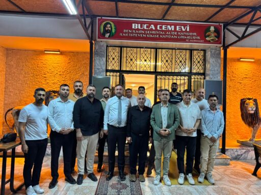 CHP İzmir İl Başkanı Utku Gümrükçü Buca Cemevinde lokma paylaştı.