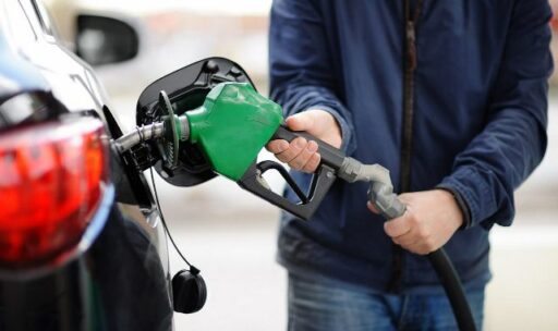 Petrol ve döviz kurunda yaşanan dalgalanmanın ardından akaryakıt fiyatlarına zam