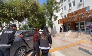 İzmir İl Emniyet Müdürlüğü ekipleri, ilde bulunan bir tur şirketinin