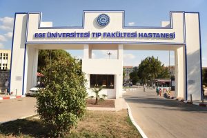 Ege Üniversitesi Hastanesi'nde ameliyat setlerinin hastalara aldırıldığı, hijyen ve randevu