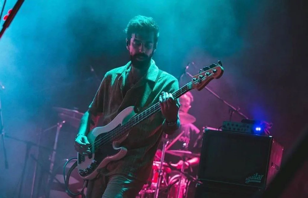 Şarkıcı Aybike Çelik, Yüzyüzeyken Konuşuruz ve Eskiz adlı müzik gruplarının