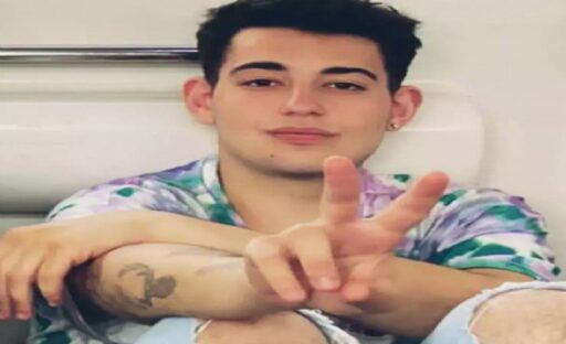 Marangoz Mehmet Atay (48) ile internet üzerinden kıyafet satan Ebru