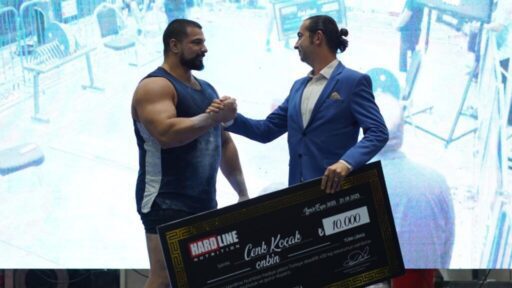 POWERLİFTİNG ŞAMPİYONASI İZMİR’DE YAPILDI, CENK KOÇAK REKORLARI ALTÜST ETTİ Powerliftig şampiyonası fuar İzmir’de gerçekleşti , Türkiye’nin en güçlü sporcuları