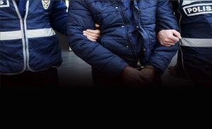 İzmir’in Karabağlar ilçesinde, hakkında yağma suçundan kesinleşmiş 22 yıl hapis