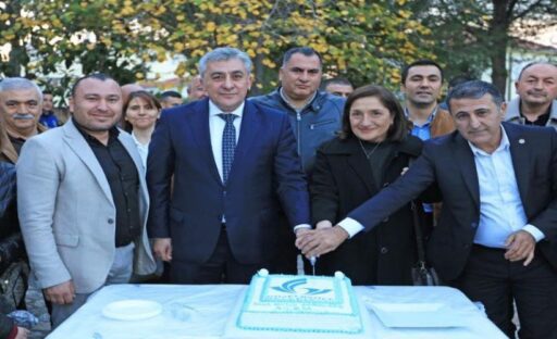 Güzelbahçe Belediye Başkanı Mustafa İnce, çalışanların yeni yılını kutladı. Güzelbahçe