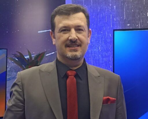 Evet sizce siyaset yalan sanatı mıdır diye sorsam ; ki