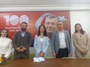 Menderes CHP’de bugün belediye başkanlığına aday adaylığı başvurusunu yapan Ayşegül