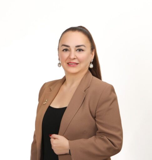 İzmir siyasetinin önde gelen kadın simalarından Tülin Koç, Konak ve