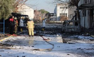 İzmir’in Çiğli ilçesinde kozmetik deposu olarak kullanılan iş yerinde çıkan