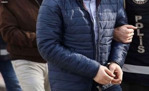 İzmir’in Bayraklı ilçesinde sokağa rastgele ateş eden maganda, polis ekipleri