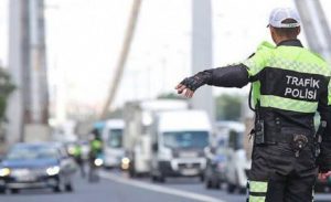 Resmi Gazete’de yayınlanan yönetmelik değişikliğiyle; trafik cezaları ödenmesinde, 15 gün