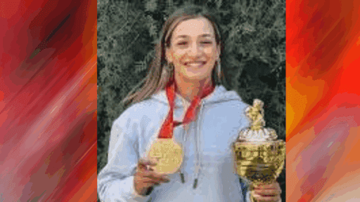 “Tek hedefimiz altın madalya” Büyük Kadınlar Türkiye Ferdi Boks Şampiyonası’nda takım arkadaşlarını desteklemek için