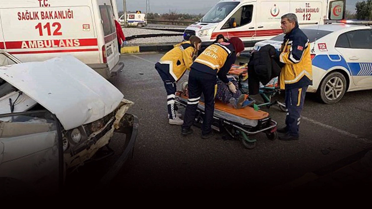 Manisa’nın Alaşehir ilçesinde iki otomobilin çarpışması sonucu 8 kişi yaralandı.