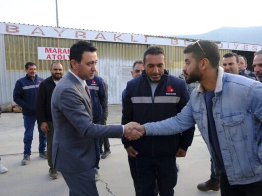 CHP’li İrfan Önal belediye emekçileriyle buluştu CHP Bayraklı Belediye Başkan Adayı İrfan Önal, günün ilk buluşmasında