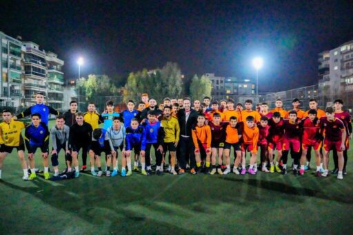 Sporcu ve taraftarla bir araya gelen AK Parti Karşıyaka Belediye