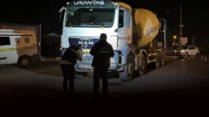 Muğla’nın Fethiye ilçesinde beton mikserinin çarptığı yaya ağır yaralandı. B.B.