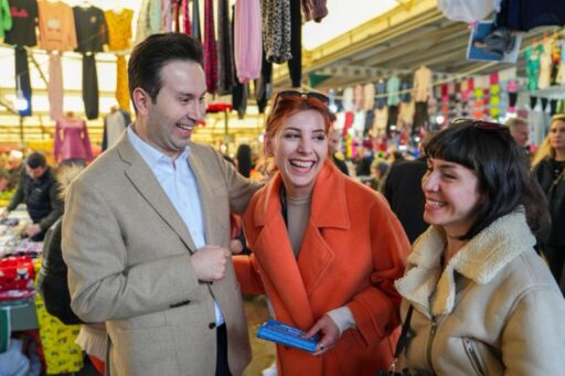 Seçim çalışmalarına hız kesmeden devam eden AK Parti Karşıyaka Belediye