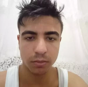 İzmir’de, Delil Aysal (19) müşteri olarak bindiği taksinin şoförü Oğuz