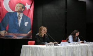 Saha temaslarını Kahramanlar Mahallesi’nde sürdüren CHP Konak Adayı Mutlu, ardından