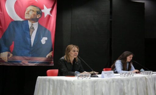 Saha temaslarını Kahramanlar Mahallesi’nde sürdüren CHP Konak Adayı Mutlu, ardından