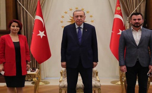 AK Pari, İzmir’in Kiraz ilçesinde mevcut belediye başkanı Saliha Özçınar