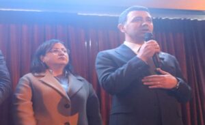 CHP Bayraklı Soğukkuyu Mahallesi’nde seçim ofisi açıldı. Mini mitinge dönüşen