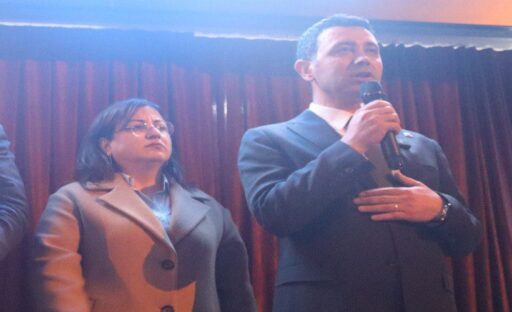 CHP Bayraklı Soğukkuyu Mahallesi’nde seçim ofisi açıldı. Mini mitinge dönüşen