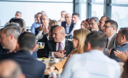 İzmir Büyükşehir Belediye Başkanı Tunç Soyer, İZSU Genel Müdürlüğü yöneticileriyle