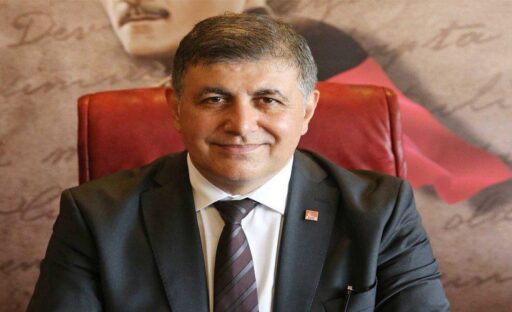 Belediye hizmetlerinin çoğunun büyükşehir yetkisinde olduğunu belirten CHP İzmir Büyükşehir