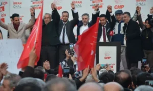 Cumhuriyet Halk Partisi’nde İzmir adaylarının açıklanmasının ardından ilk miting Bayraklı’da