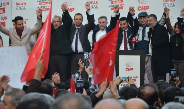 Cumhuriyet Halk Partisi’nde İzmir adaylarının açıklanmasının ardından ilk miting Bayraklı’da