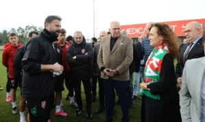 Cumhuriyet Halk Partisi Karşıyaka Belediye Başkan Adayı Yıldız İşçimenler Ünsal,