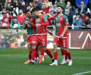 Karşıyaka’nın golcü futbolcusu Yasin Ozan, iç sahada attığı gollerle takımının