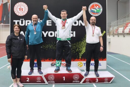 Ümit Ülkü’ye 5 madalya İzmir Yeşilay Spor Kulübü Başkanı ve lisanslı atletizm sporcusu Ümit