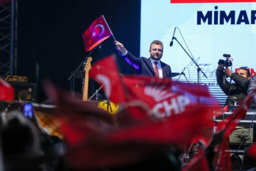 CHP Buca Belediye Başkan adayı Görkem Duman, seçim çalışmalarına hız