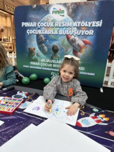 43. Uluslararası Pınar Çocuk Resim Yarışması, “Geleceğimi Resmediyorum: 2050 Yılında Dünyamız” temasıyla başlıyor. Çocukların resim sanatına