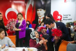 CHP Bayraklı Belediye Başkan adayı İrfan Önal, 31 Mart’ta oy