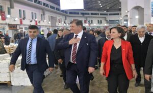 CHP’nin İzmir Büyükşehir Belediye Başkan Adayı Dr. Cemil Tugay, seçim