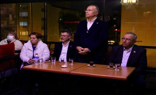 CHP Adayı Işık esnafı ziyaret etti: Gaziemir’de yollar vatandaşın olacak! CHP Gaziemir Belediye Başkan Adayı Ünal Işık yeni dönemde yayalaşan