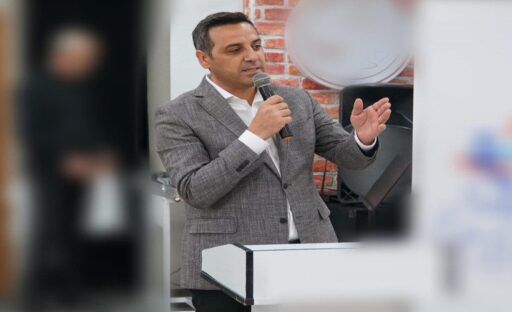 CHP Çiğli Adayı Yıldız’dan Kültür Merkezi sözü: Çok renkliliğimiz burada ses bulacak CHP Çiğli Belediye Başkanı Adayı Onur Emrah Yıldız, Ahmed Arif