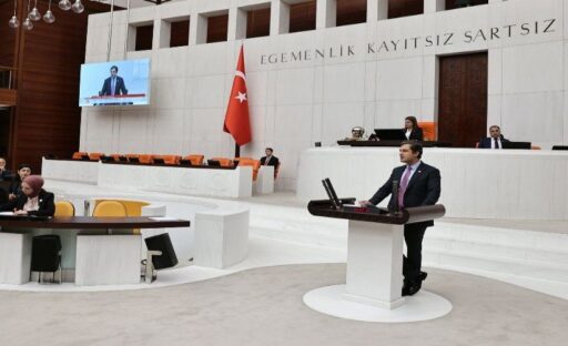 CHP İzmir Milletvekili ve Parti Sözcüsü Deniz Yücel, İzmir’de öğrencilerin