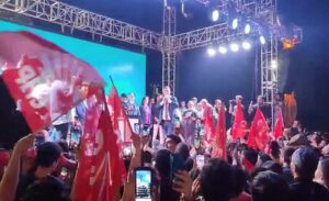 CHP’nin İzmir’de seçimi kesin olmayan sonuçlara göre kazanmasının ardından Cemil