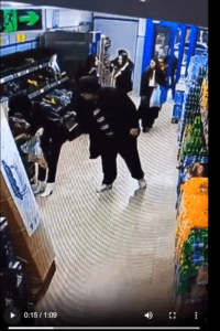 Kırklareli'n de bir markete giren şahıs kendi halin de alişveriş