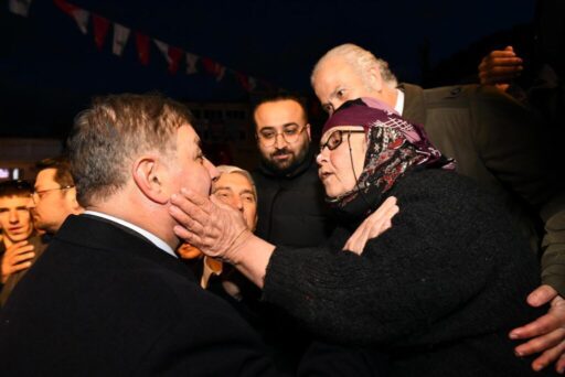 Bergama’da, CHP İzmir Büyükşehir Belediye Başkan Adayı Dr. Cemil Tugay’ın