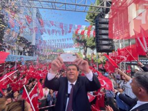 CHP’li Seferihisar Belediye Başkan Adayı İsmail Yetişkin, son mitingini Seferihisar’da