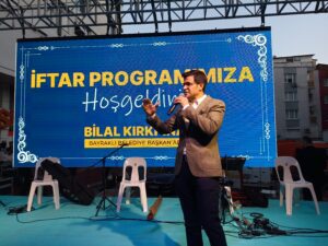 Bayraklı Sevgi Yolu’nda düzenlenen Ak Parti Bayraklı ilçe başkanlığının düzenlediği