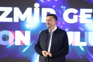 Cumhur ittifakı İzmir Büyükşehir Belediye Başkan Adayı Hamza Dağ, gençlere